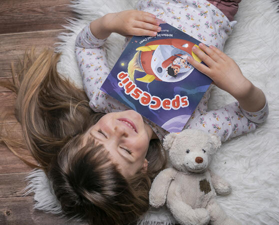 Read spaceship in bed Read spaceship in bed
